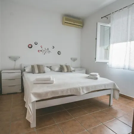 Apartmán With A Parking Space Rukavac, - 8898 Vis