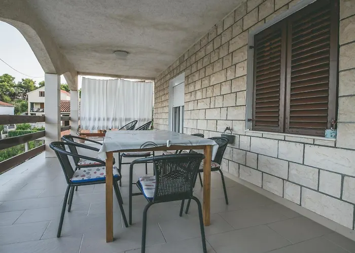 With A Parking Space Rukavac, - 8898